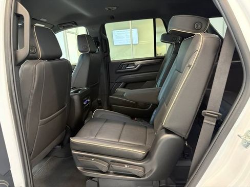 Used 2025 GMC Yukon Elevation w/ LPO, Elevation Black Package AWD/4WD image 19