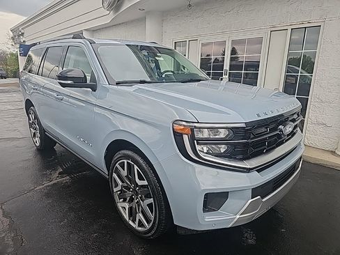 New 2026 Ford Expedition Platinum AWD/4WD image 2