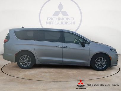 Used 2024 Chrysler Pacifica Touring-L