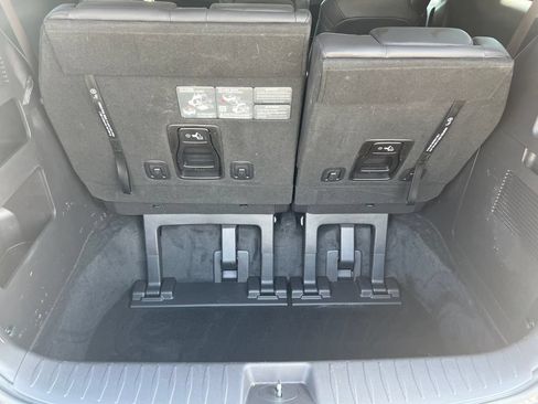 Used 2024 Kia Carnival LX FWD image 19
