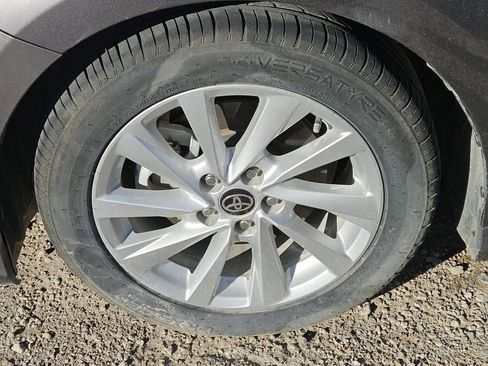 Used 2022 Toyota Camry LE image 3