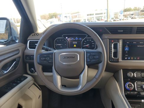 Used 2021 GMC Yukon XL Denali image 14