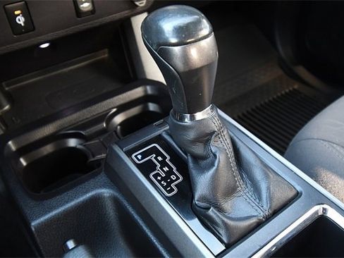 Used 2017 Toyota Tacoma TRD Sport image 22