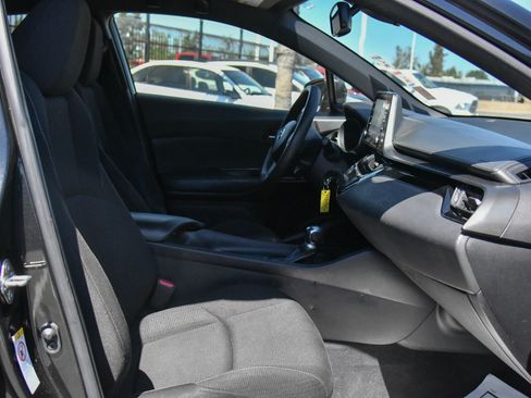 Used 2019 Toyota C-HR LE image 40