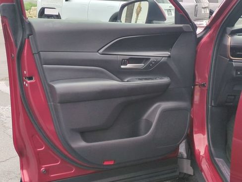 Used 2025 Toyota Grand Highlander AWD Hybrid image 12