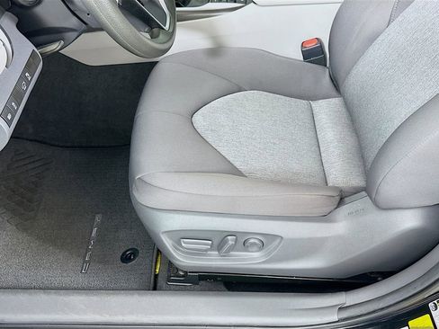 Used 2021 Toyota Camry LE image 19