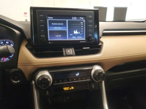 Used 2020 Toyota RAV4 XLE image 24