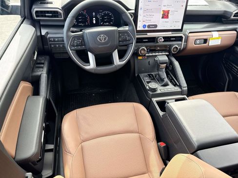 Used 2025 Toyota 4Runner Limited image 7