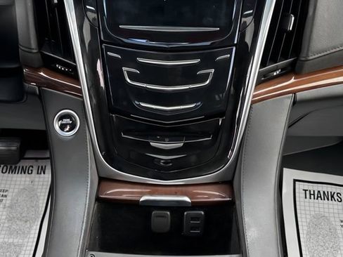 Used 2019 Cadillac Escalade Luxury image 17