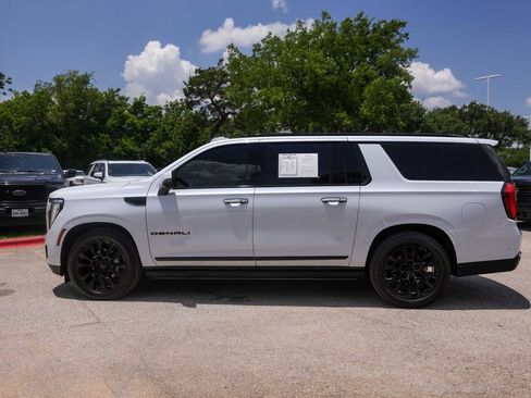 Used 2026 GMC Yukon XL Denali w/ Denali Reserve Package AWD/4WD image 2