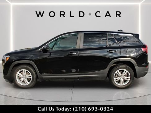Used 2022 GMC Terrain SLE image 4