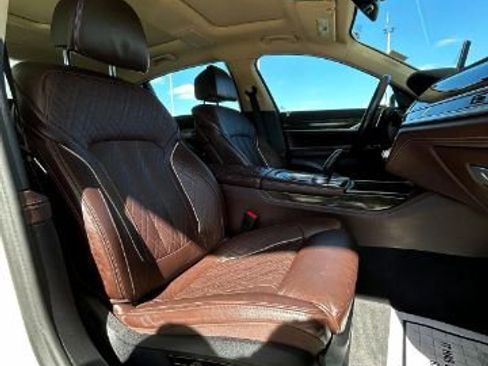 Used 2022 BMW 740i i w/ Luxury Rear Seating Package image 10