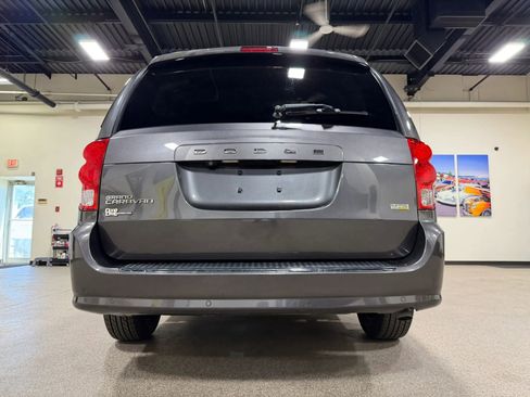 Used 2019 Dodge Grand Caravan SE w/ Rear Park Assist Package FWD image 16