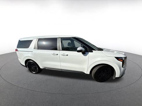 Used 2026 Kia Carnival FWD image 2