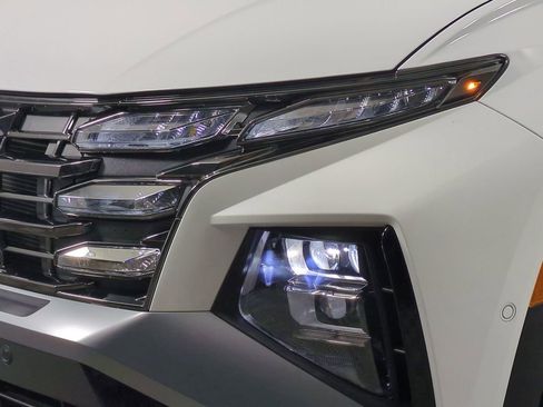 Certified 2025 Hyundai Tucson Limited AWD/4WD image 10