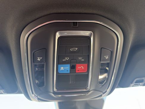 Used 2025 Jeep Grand Cherokee Limited AWD/4WD image 23