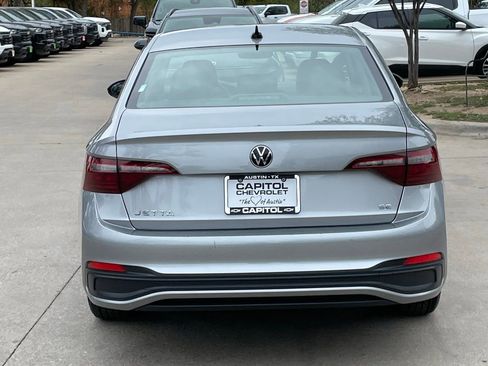 Used 2024 Volkswagen Jetta SE image 5