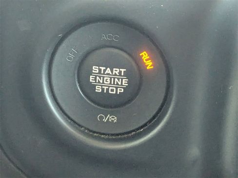 Used 2019 Jeep Wrangler Unlimited Sahara image 19