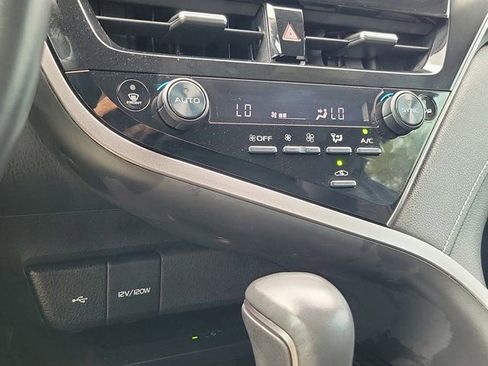 Used 2022 Toyota Camry SE w/ Audio Upgrade Package image 30