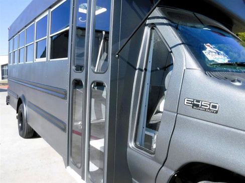 Used 2003 Ford E-450 and Econoline 450 Super Duty image 24