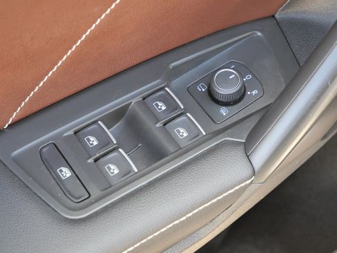 Certified 2022 Volkswagen Tiguan SEL R-Line AWD/4WD image 19