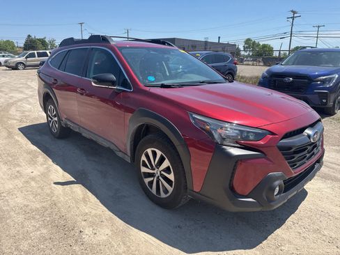 Used 2024 Subaru Outback Premium AWD/4WD image 4