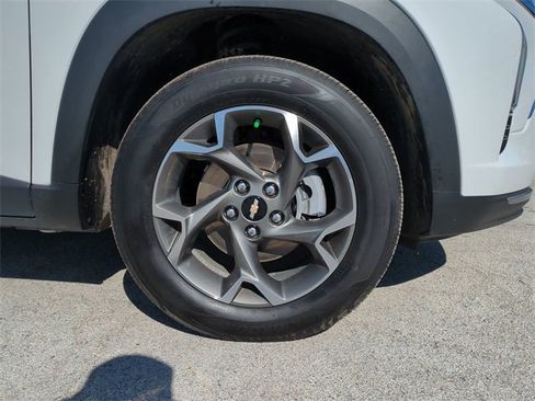 Certified 2025 Chevrolet Trax LT image 11