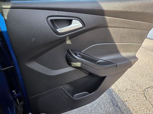 Used 2018 Ford Focus SE w/ Cold Weather Package FWD image 25