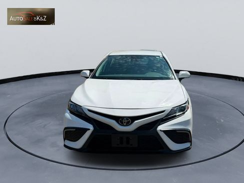 Used 2022 Toyota Camry SE FWD image 4