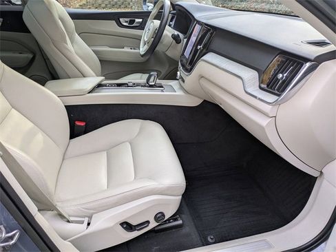 Certified 2023 Volvo XC60 B5 Plus image 28