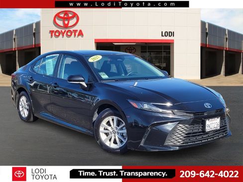 Used 2025 Toyota Camry LE FWD image 1