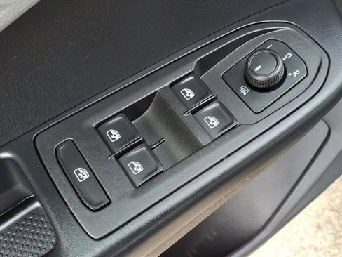 Used 2022 Volkswagen Taos S image 10