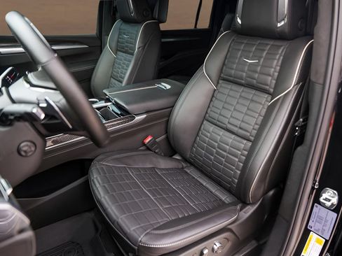 Certified 2025 Cadillac Escalade ESV V AWD/4WD image 7