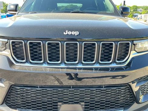 New 2026 Jeep Grand Cherokee Laredo AWD/4WD image 11