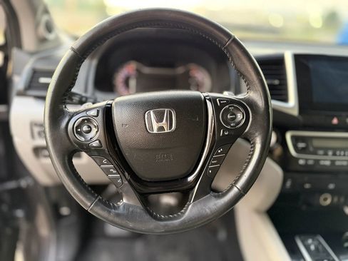 Used 2017 Honda Pilot Touring image 24