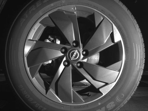 Used 2025 Nissan Rogue SV AWD/4WD image 15