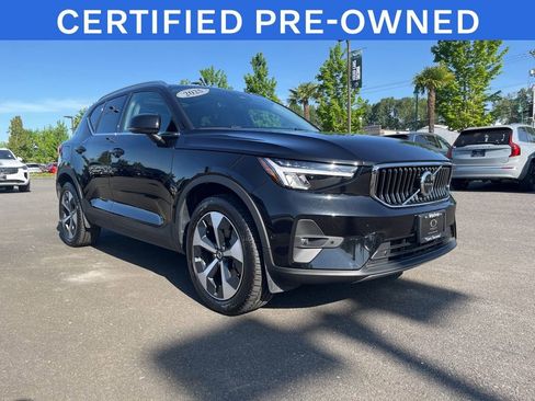 Certified 2025 Volvo XC40 B5 Plus AWD/4WD image 8