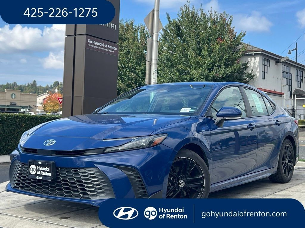 Used 2025 Toyota Camry SE FWD image 1