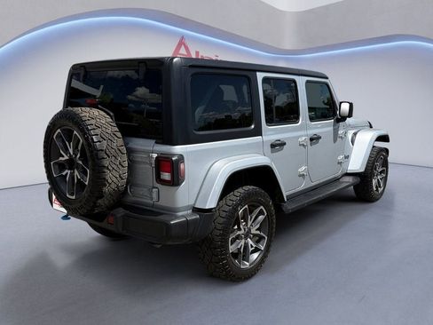 Used 2024 Jeep Wrangler Unlimited w/ Convenience Group AWD/4WD image 5