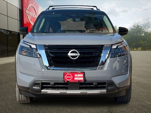 New 2025 Nissan Pathfinder Platinum image 9