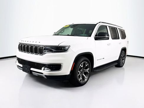 Used 2023 Jeep Wagoneer Series III w/ Preferred Equipment Group image 3