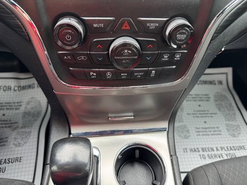 Used 2019 Jeep Grand Cherokee Laredo RWD image 46