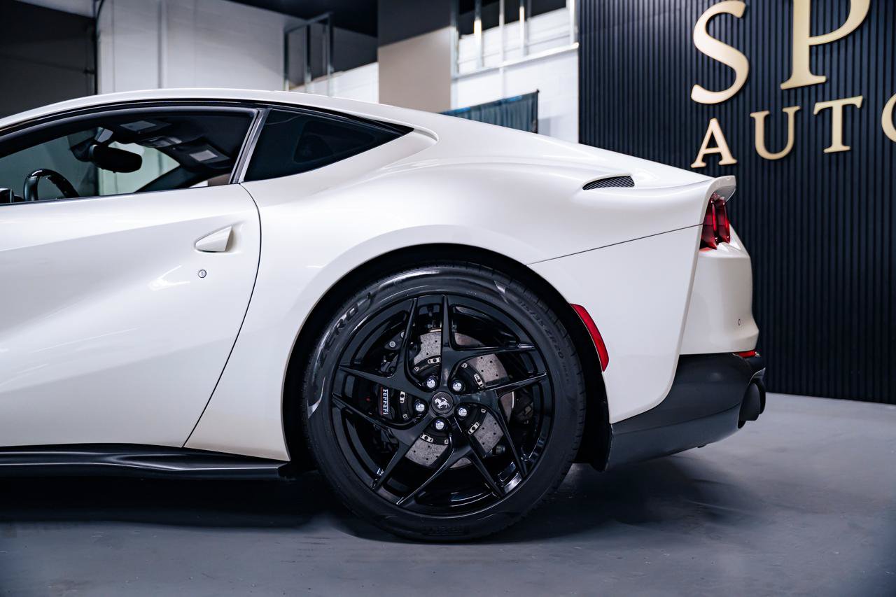 Used 2018 Ferrari 812 Superfast RWD image 10