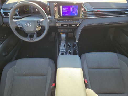 Used 2025 Toyota Camry LE image 15