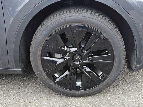 Used 2020 Tesla Model Y Long Range image 9