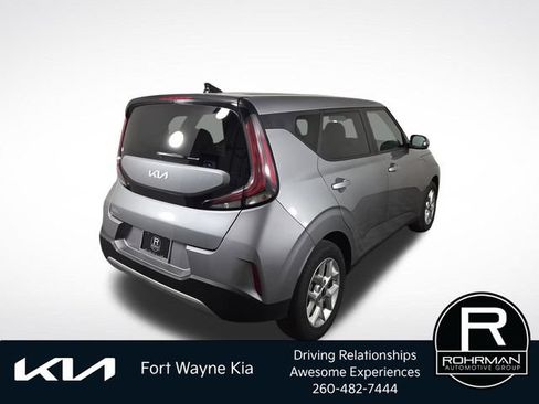Certified 2025 Kia Soul LX w/ LX Technology Package FWD image 8