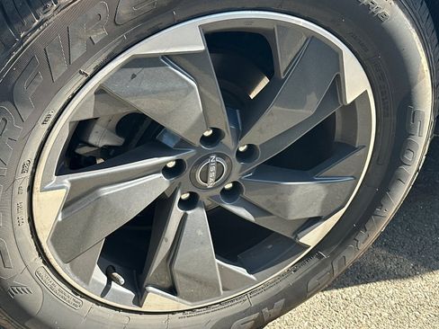 Certified 2024 Nissan Rogue SV image 7