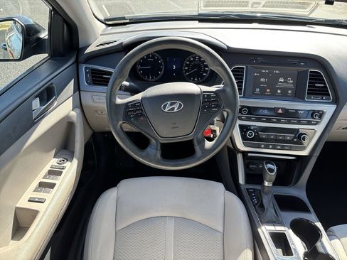 Used 2017 Hyundai Sonata SE image 15