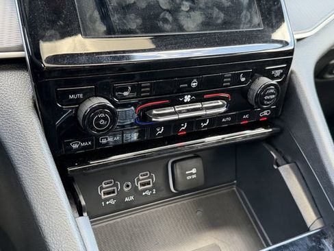 New 2025 Jeep Grand Cherokee L Altitude RWD image 24