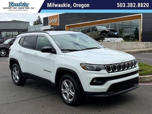 Used 2024 Jeep Compass Latitude AWD/4WD image 1